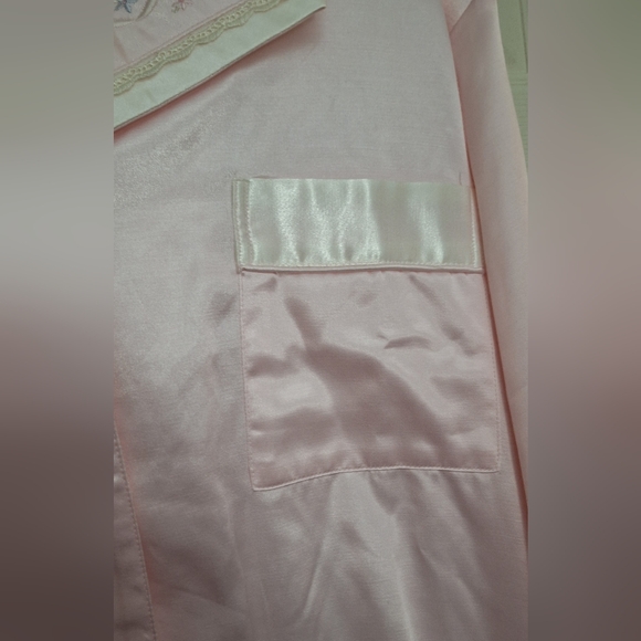 Delicates Womens Pink Satin Nightshirt Nightgown Embroidered Floral Lapel Size L - Picture 5 of 6